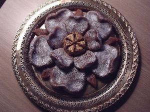 This beautiful gingerbread Tudor Rose can be found at the website http://www.godecookery.com/ginger/ginger.htm